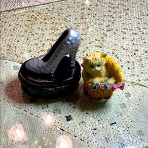 Mini shoe trinket box. Mini cat in floral basket.